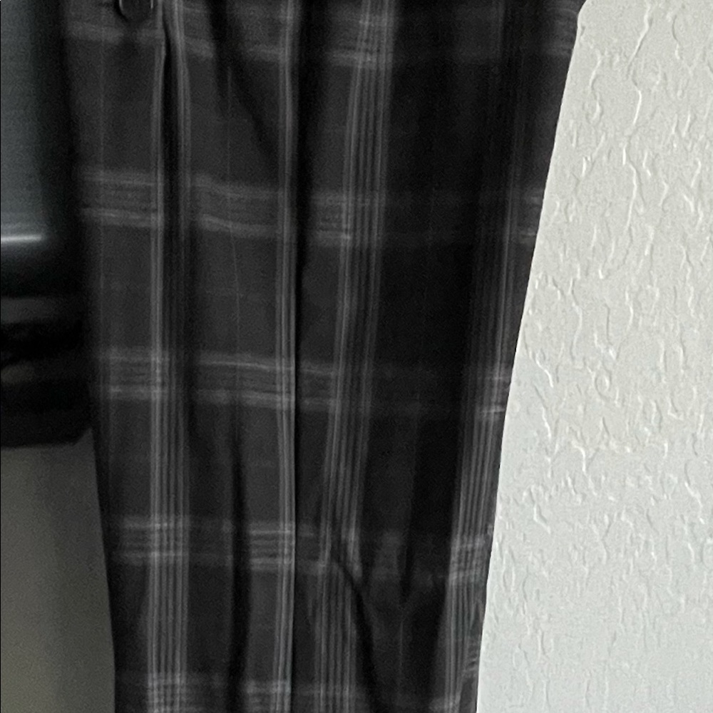 Dark gray/hot pink